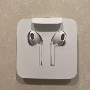 Apple earbuds